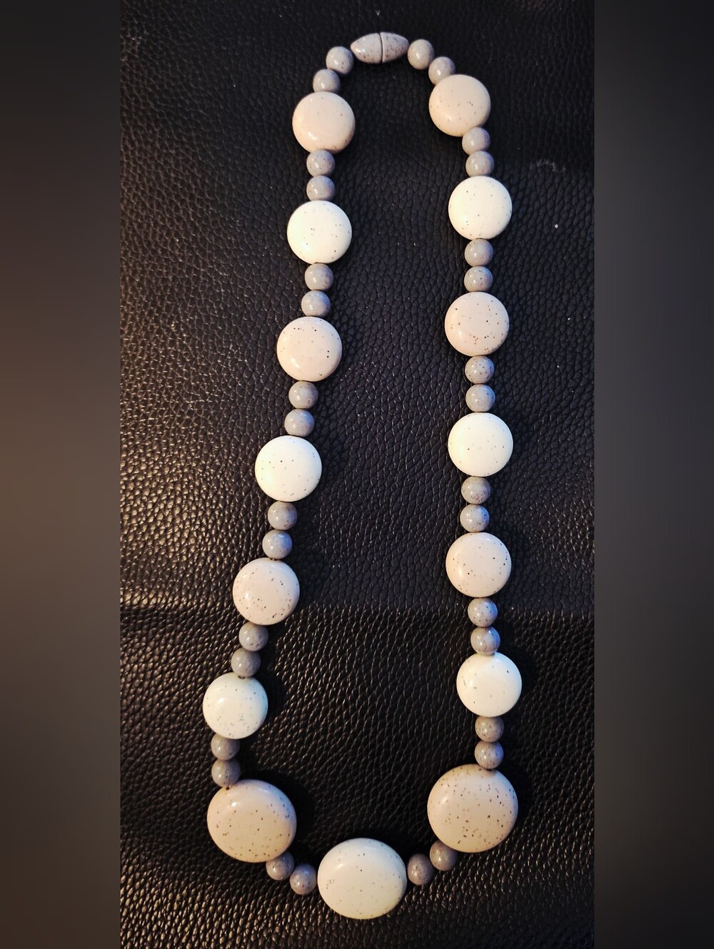 Vintage 80s Avon "Sand Pebbles" Speckled Cream & Gray Beaded Necklace 18"